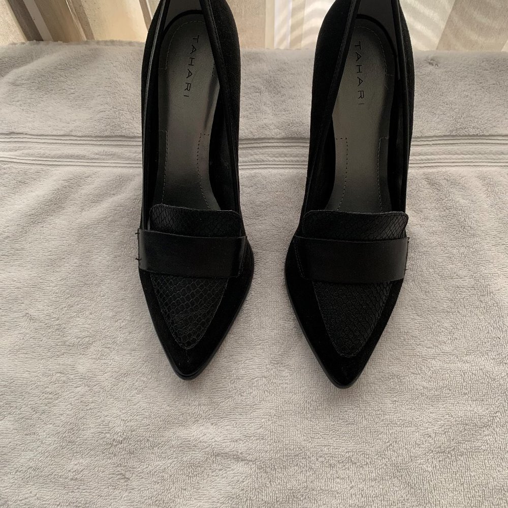 Black suede Tahari pumps size 10